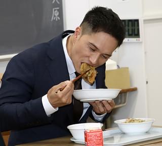 市原隼人「おいしい給食」映画第3作で中学校のリアル給食に舌鼓 「うらやましい」を連呼