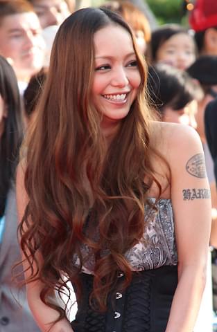 第2回のレッドカーペットに登場した安室奈美恵さん