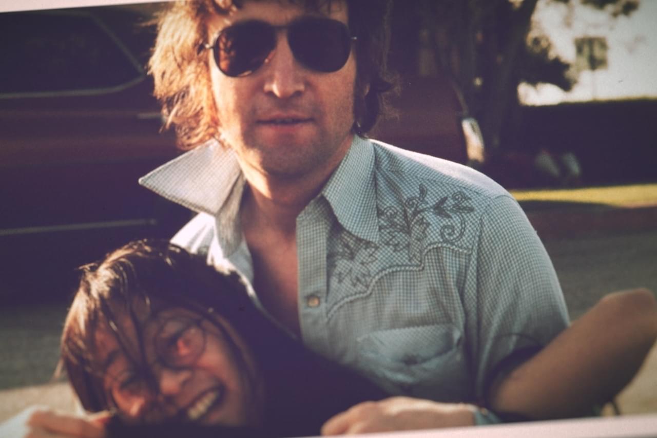 2人きりでヨーコから遠くへ… ジョン・レノンと「失われた週末」を過ごしたメイ・パンがジョンとの恋愛、同棲を語る映像