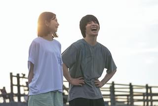 川西拓実の緊張を、桜田ひよりが解きほぐす！ 「バジーノイズ」メイキング写真公開