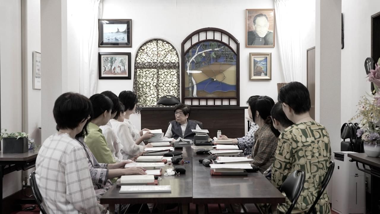 美しく若い女性を集め、ハーレム形成したとしてバッシングを受けた謎の集団の現在は――「方舟にのって イエスの方舟45年目の真実」7月6日公開