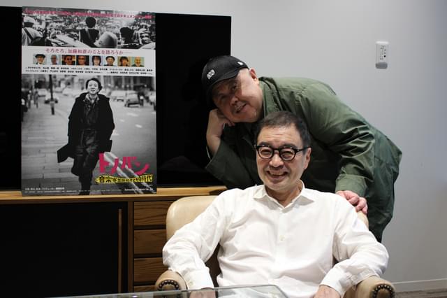 相原裕美監督（後方）とオノ セイゲン