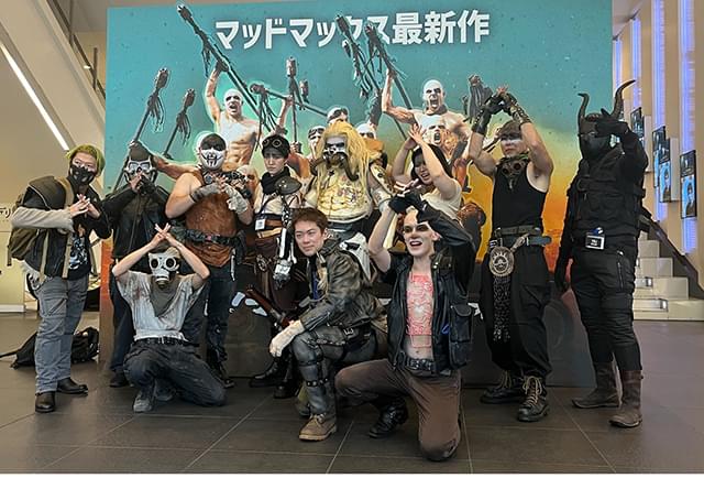 マッドマックス狂集結！ フュリオサやイモータン・ジョーらのコスプレをしたファンが熱狂
