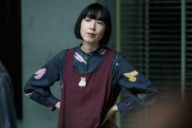 美術予備校の講師・大葉真由を演じた江口のりこ