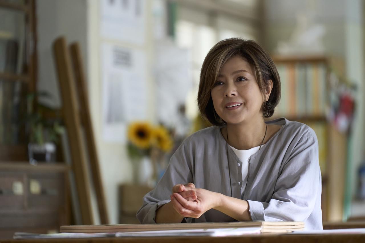 イメージ通り！と原作ファンから好評 映画「ブルーピリオド」 八虎の挑戦を支える薬師丸ひろ子の佐伯先生、江口のりこの大葉先生場面写真公開