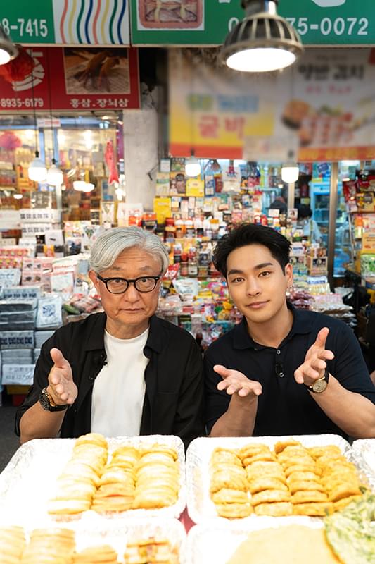 柳楽優弥(右)と堤幸彦監督