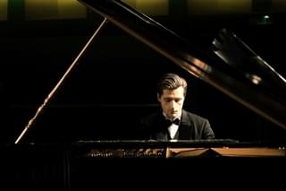 「ドビュッシーとはまったく違って禁欲的」作曲家モーリス・ラベルを演じた「ボレロ 永遠の旋律」主演ラファエル・ペルソナインタビュー