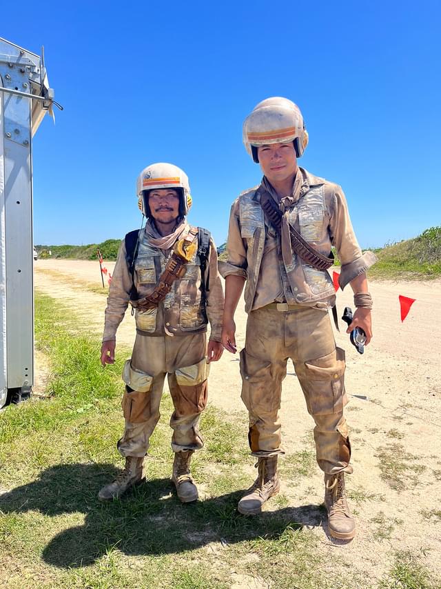 アクションコーディネーターの浅谷康さん(左)