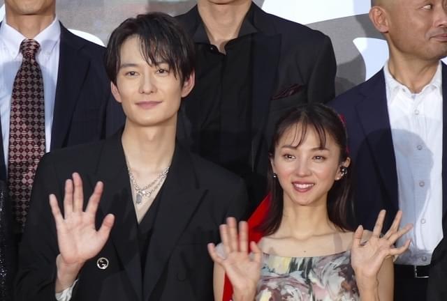 “シェアード・ユニバース”を彩る豪華キャスト陣が勢ぞろい!