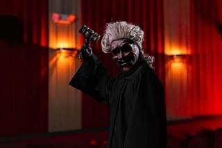 映画館に恐怖の殺人鬼出現! 町長選を巡る連続殺人事件「ファウンダーズデイ 殺戮選挙」予告編