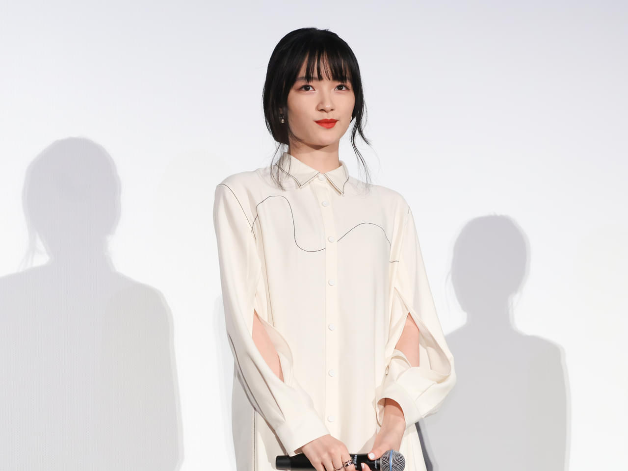 服部樹咲、初主演作封切りに感無量 「ミッドナイトスワン」から成長して「10センチ背が伸びた」