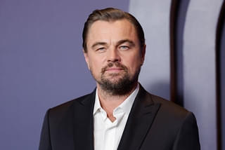 ディカプリオ50歳の誕生日パーティにブラピ、トビー・マグワイアら豪華ゲスト