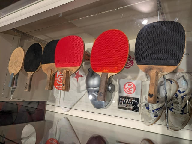 実際に撮影で使用した小道具などを展示