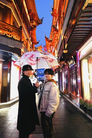 2730枚のチケットが6分で完売！ 綾野剛＆齋藤潤「カラオケ行こ！」中国大ヒットを受け上海で舞台挨拶