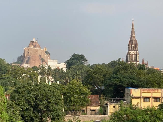 映画館から2つの聖地が見える