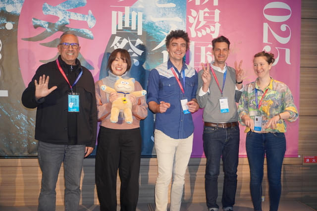 (左から)ジョバンニ・コロンブ監督、久野遥子監督、エリック・パワー監督、ラースロ・チャキ監督、通訳士