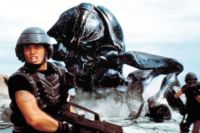 「第9地区」監督がバグズとの戦いを描く!