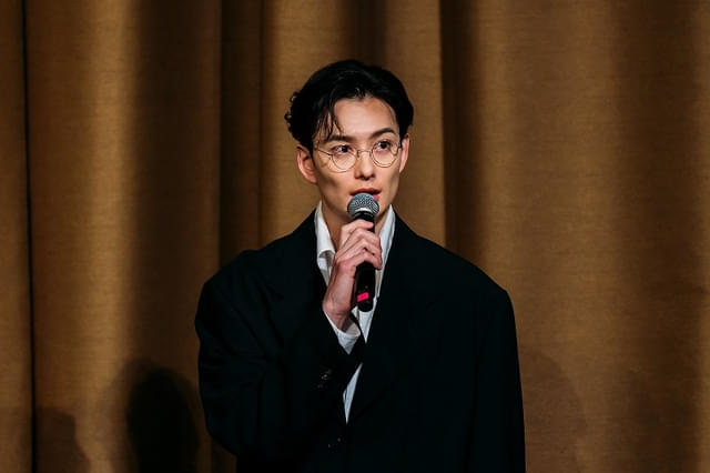 授賞式でスピーチ