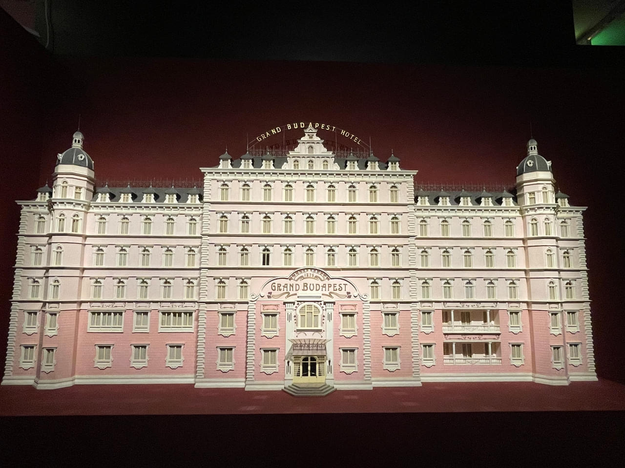 日本巡回にも期待したい！ 世界初、ウェス・アンダーソン展がパリで開幕【パリ発コラム】