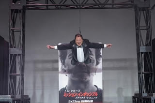 “浪花のトム・クルーズ”!? ブラマヨ・小杉が「ミッション：インポッシブル」のワイヤーアクションに挑戦