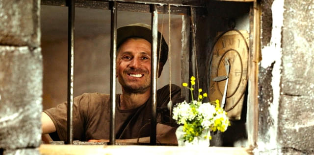 無実の罪で収監されたアメリカ人。彼はただ、生きることを楽しみ続けた