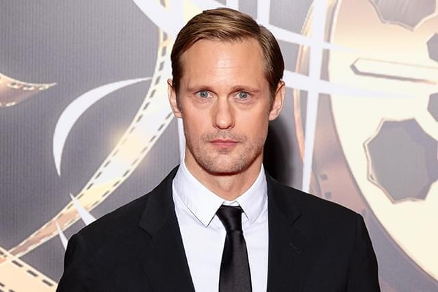 アレクサンダー・スカルスガルド主演のドラマ「マーダーボット」が5月16日からアップルTV＋で配信