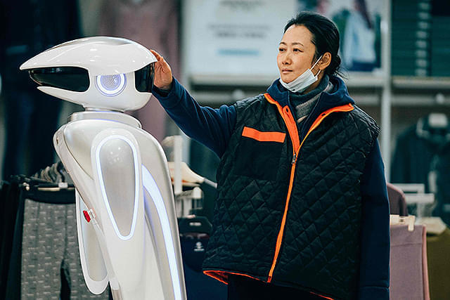 ジャ・ジャンクー監督がAIを活用して生み出した“ロボットと人間の対話”公開 架空の映画＆名言を含むセリフは自動生成