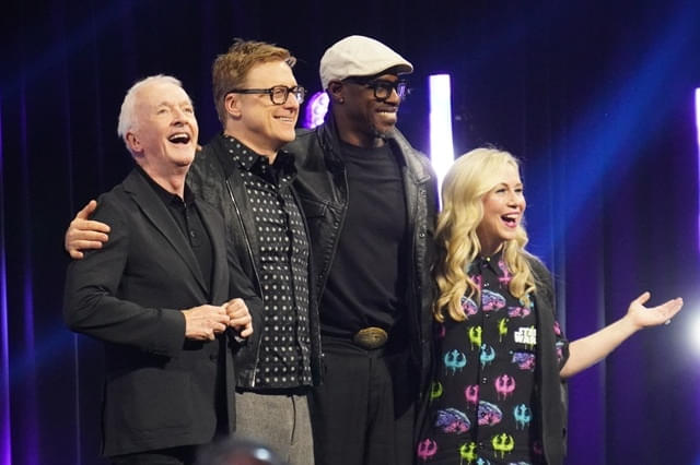 ファンの絆をつないできたC-3PO役、アンソニー・ダニエルズに万雷の拍手！ 目を潤ませ「皆さんのおかげで、新しい未来がひらけた」【スター・ウォーズ セレブレーション ジャパン2025】