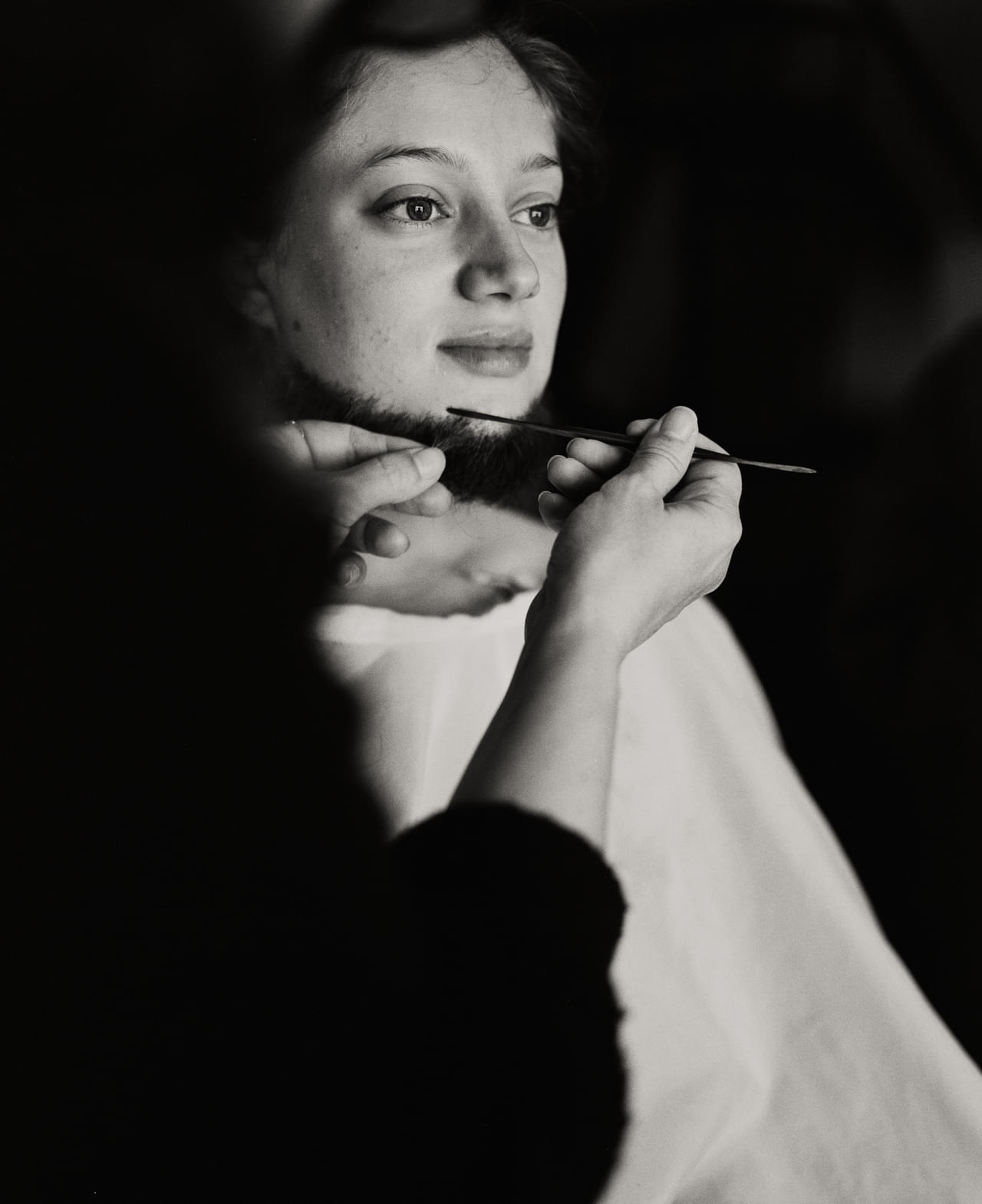 多毛症役への挑戦「ロザリー」主演インタビュー、毎朝4時間かけて一本ずつ毛を付けたメイキング写真公開