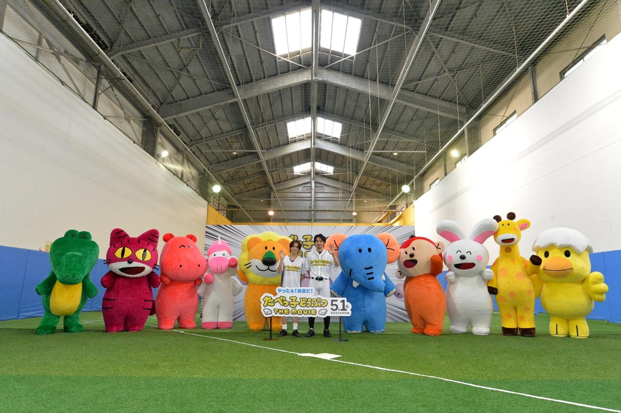 松田元太、水上恒司の頭に“奇跡のキック”!? 「たべっ子どうぶつ THE MOVIE」ヒット祈願にチャレンジ