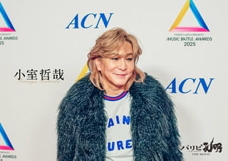 小室哲哉が「パリピ孔明 THE MOVIE」にカメオ出演！ 本人役で音楽バトルフェスにVIPとして登場