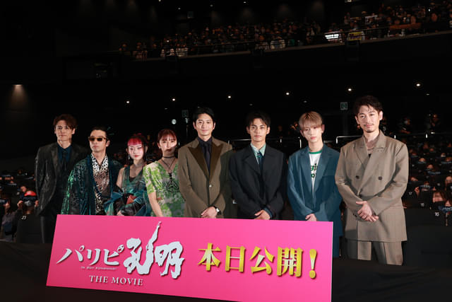 舞台挨拶に立った向井理、上白石萌歌ら