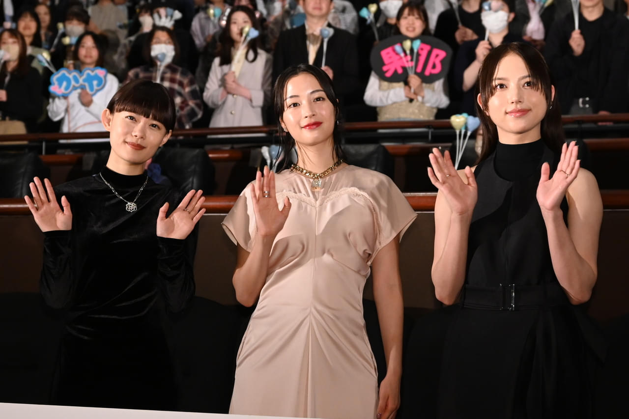 広瀬すず×杉咲花×清原果耶、公開から約1カ月後の舞台挨拶に感慨 ネタバレOKトークで語り合う