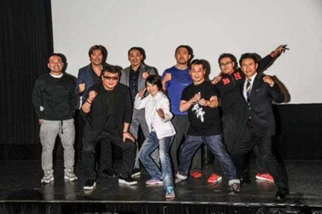 「英雄傳」試写会に参加した格闘家たち。写真左より、菊野克紀、小比類巻貴之、吉田秀彦、三崎和雄、浅井星光、大山峻護、坂本浩一監督、ミノワマン、須藤元気