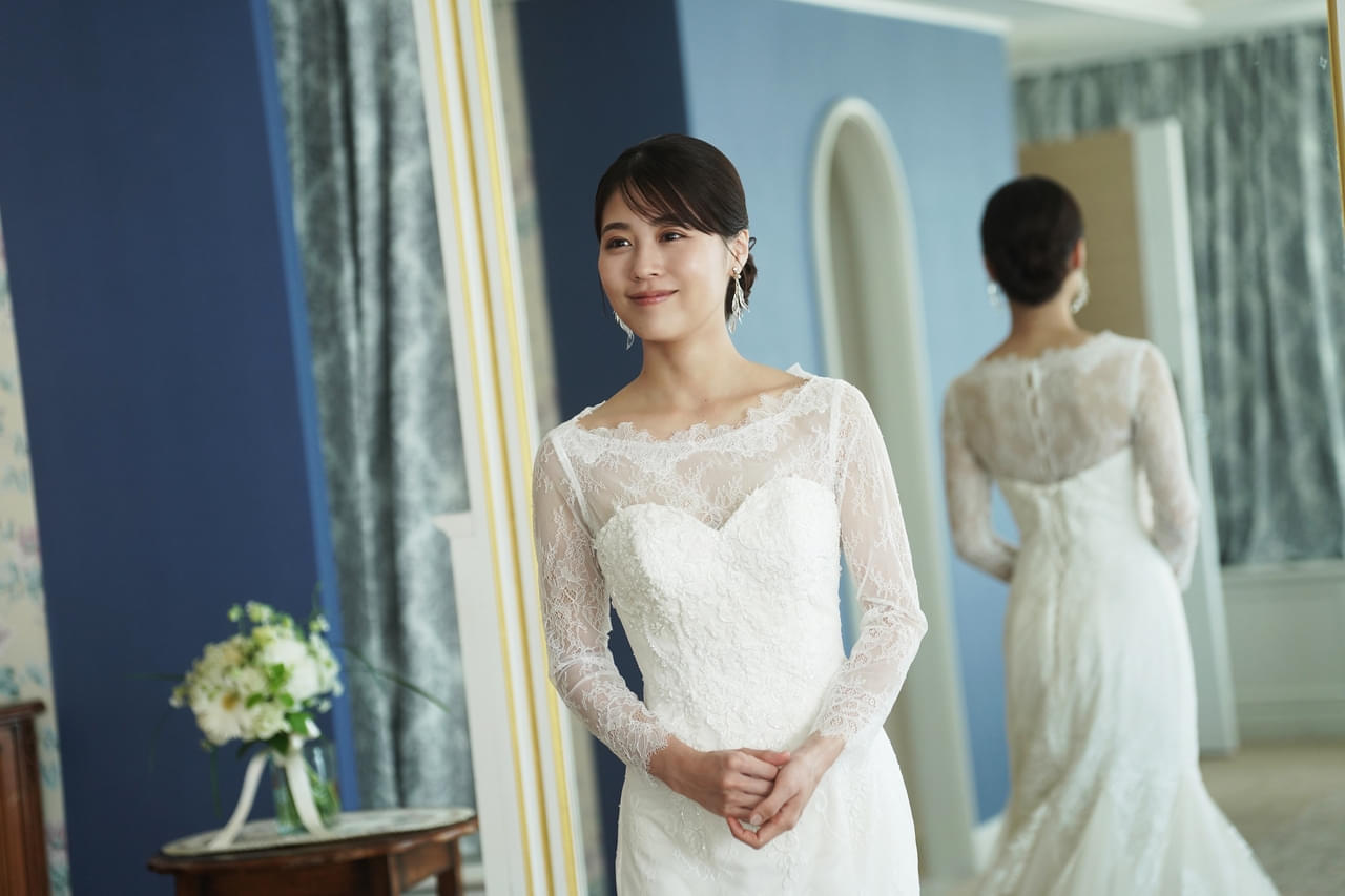 有村架純×鈴鹿央士の結婚式の撮影風景を収めた「花まんま」ブライダルメイキングムービー公開