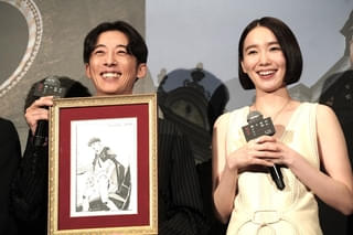 高橋一生、荒木飛呂彦氏の描きおろしイラストに感激！飯豊まりえは井浦新と初共演し「心の中でガッツポーズ」
