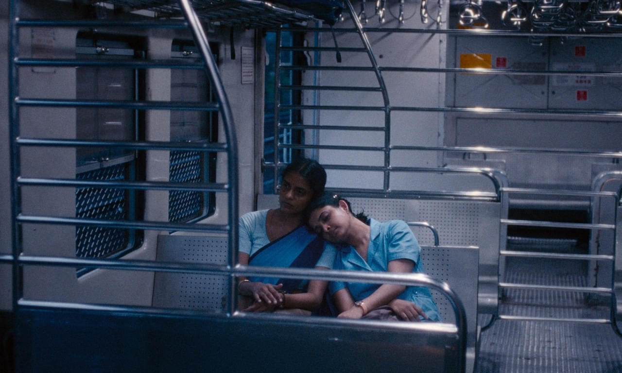 是枝裕和監督が“自分だけの宝物にしておきたい”と絶賛「私たちが光と想うすべて」予告編＆場面写真