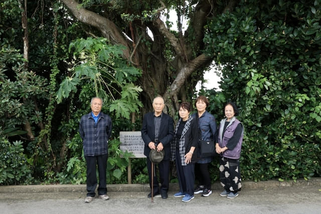 左より：佐次田満さん（次男）、山口輝人さん（次男）、政子さん（山口さん次女）、春子さん（山口さん三女）、京子さん（佐次田さん長女）