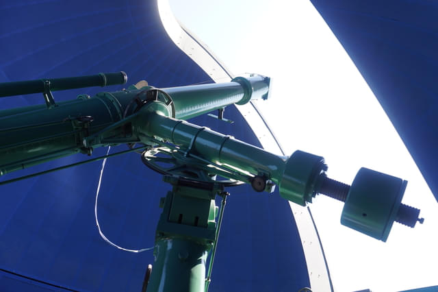 太陽も観察できる屈折望遠鏡