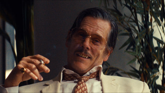 マキシーンの過去を知る探偵を演じたケビン・ベーコン