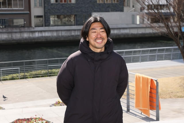 瑠東東一郎監督