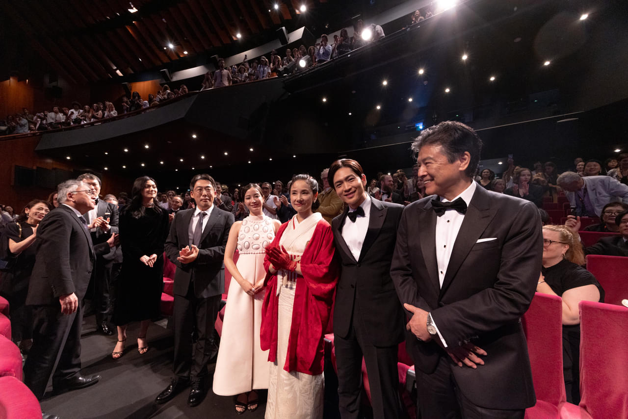 【第78回カンヌ国際映画祭】カズオ・イシグロ原作、戦争の記憶や女性の自立描く石川慶監督「遠い山なみの光」に熱い喝采 広瀬すず、吉田羊、松下洸平ら会見