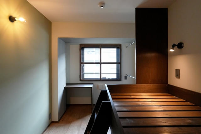 木材の床などこだわりの内装