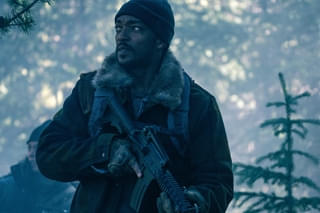 アンソニー・マッキー主演のサバイバルホラー「エレベーション 絶滅ライン」本予告と場面写真を披露