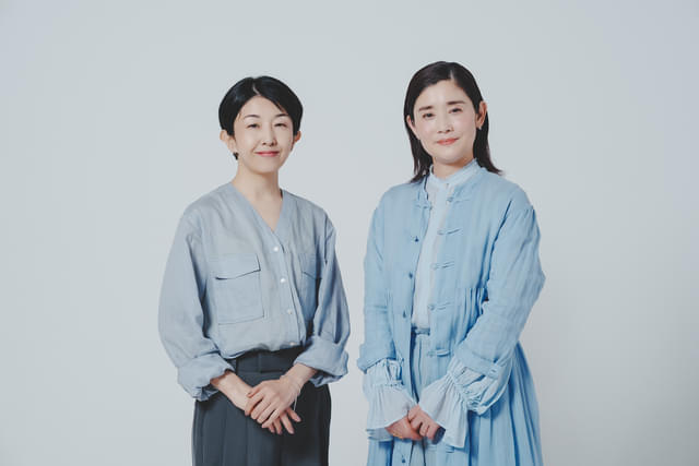 取材に応じた早川千絵監督（左）と石田ひかり