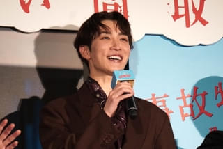 渡辺翔太、黄色い歓声ゼロに戸惑い 吉田鋼太郎「思いあがんな（笑）」【「事故物件ゾク」完成披露】