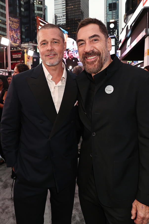 ブラッド・ピット(左)、ハビエル・バルデム(右)