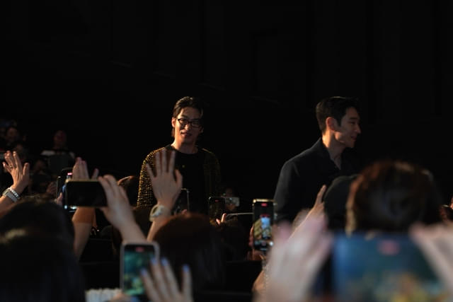 客席を縫って登場したイ・ジェフンとク・ギョファン