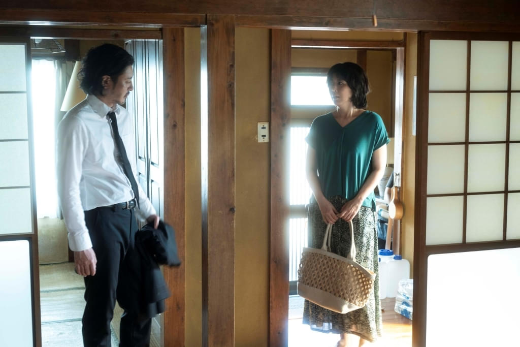 オダギリジョー×松たか子×森山直太朗「夏の砂の上」ひりひりする男女の関係を捉えた新場面写真
