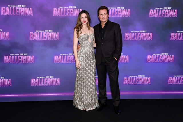 アナ・デ・アルマスとレン・ワイズマン監督